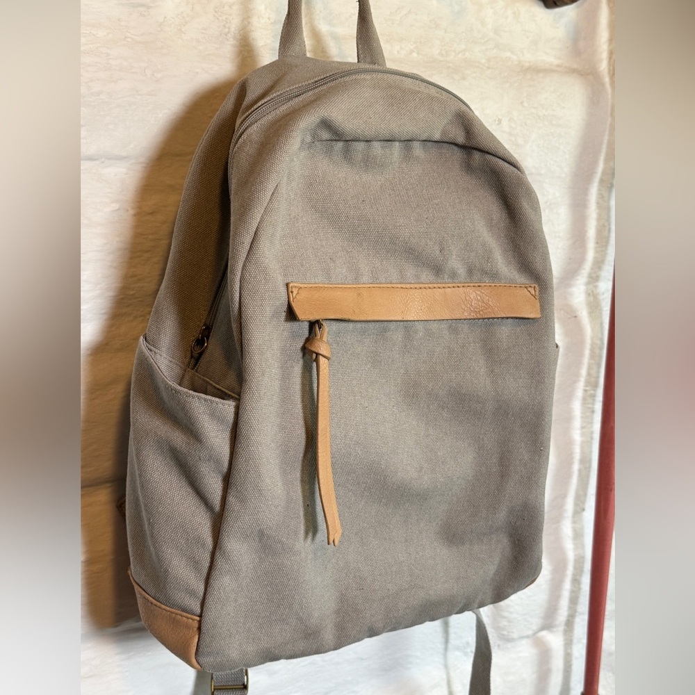 Universal Thread Backpack - Picture 2 of 6